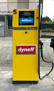 Pompe AdBlue station-service Géraud Tampier